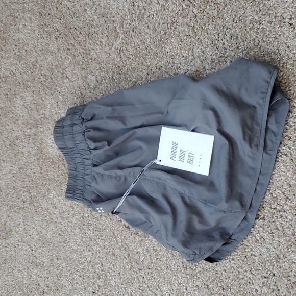 ACTA Highwaisted running shorts - Picture 3 of 8